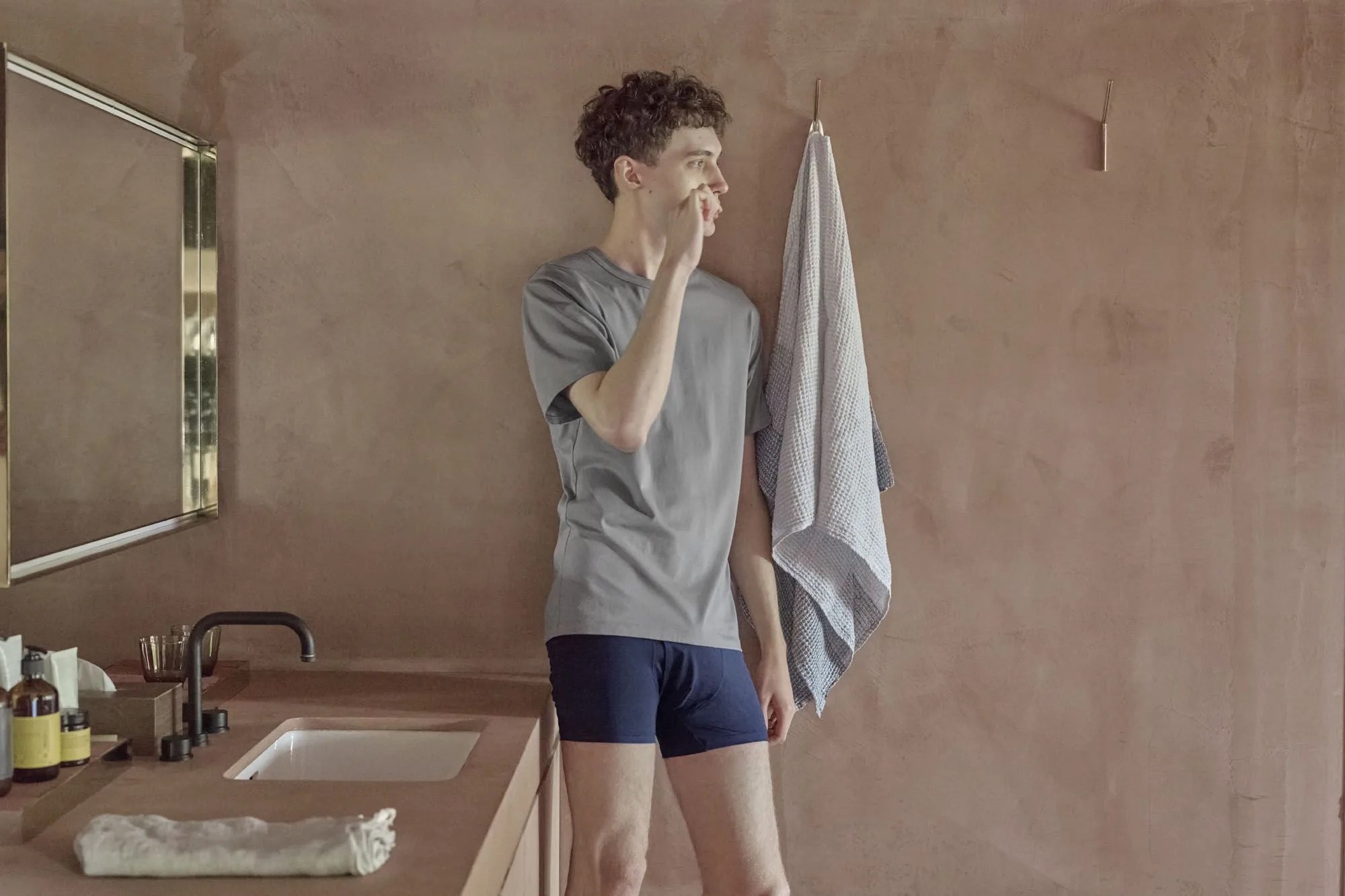 man in bathroom wearing airism shirt