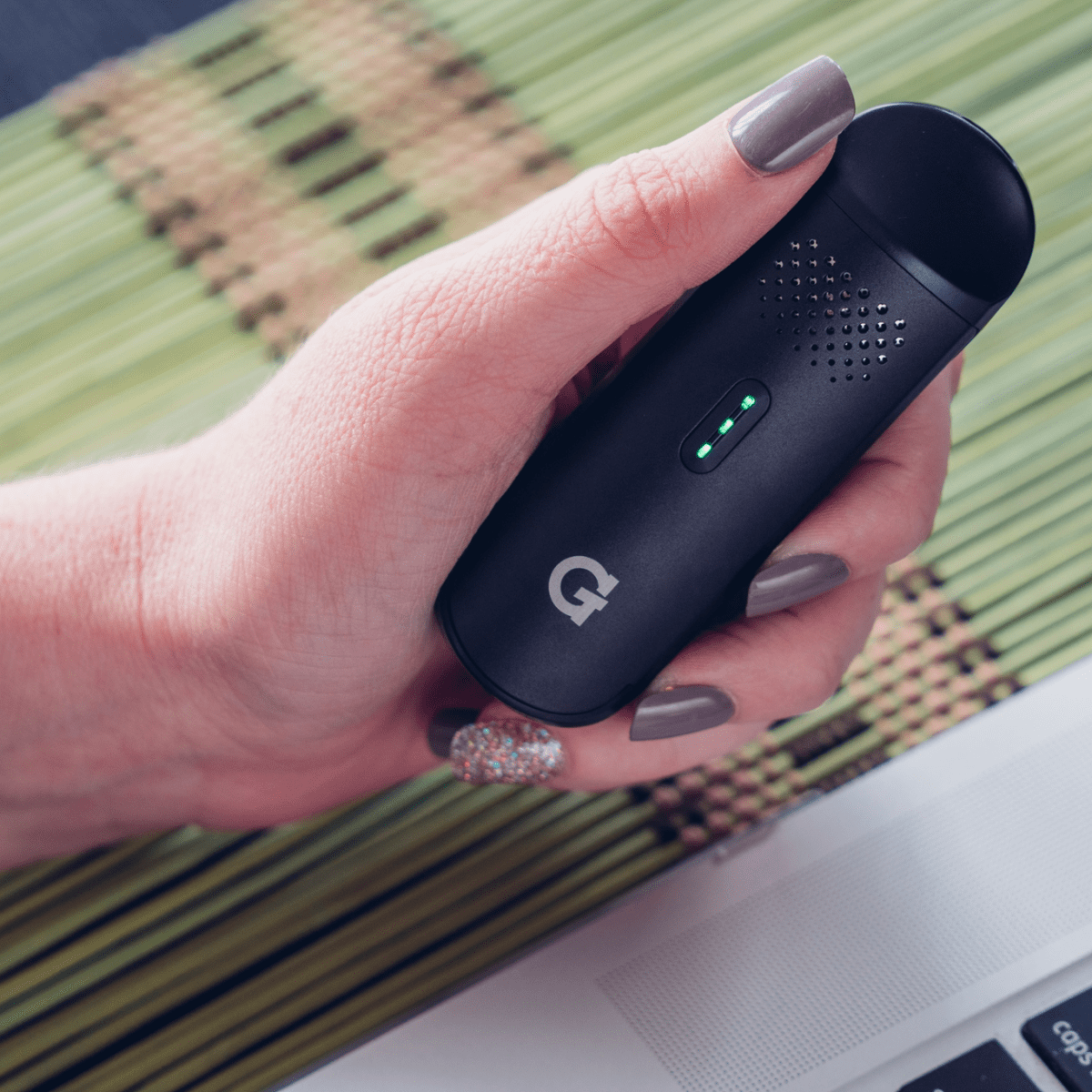 dash vapes How to Charge Your E-Cigarette or Vape Kit main image 1