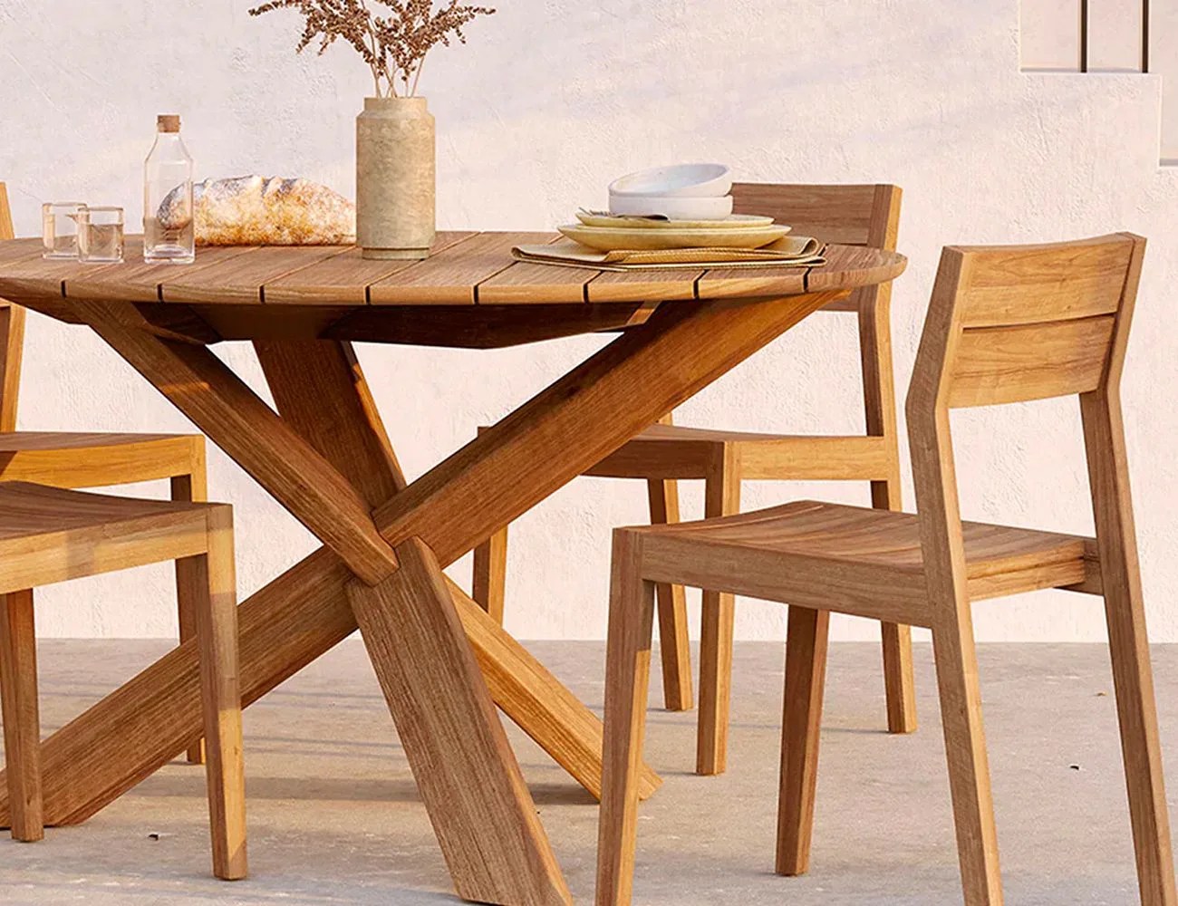 Industry West furniture outdoor patio table chairs