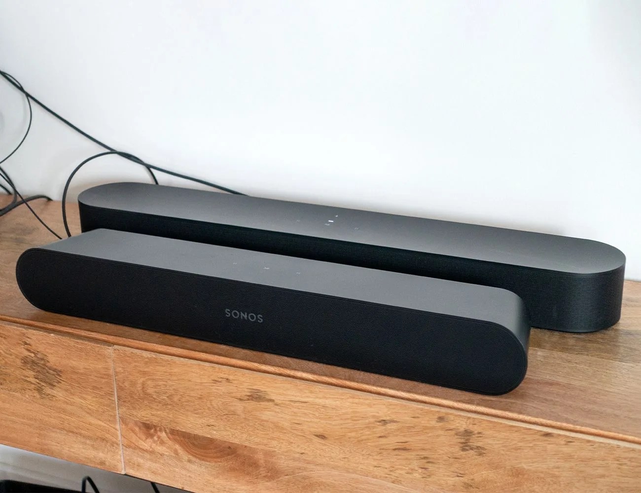 sonos ray speaker on table