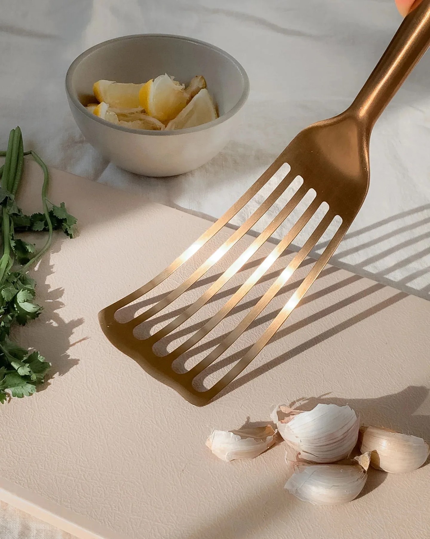 material the fish spatula