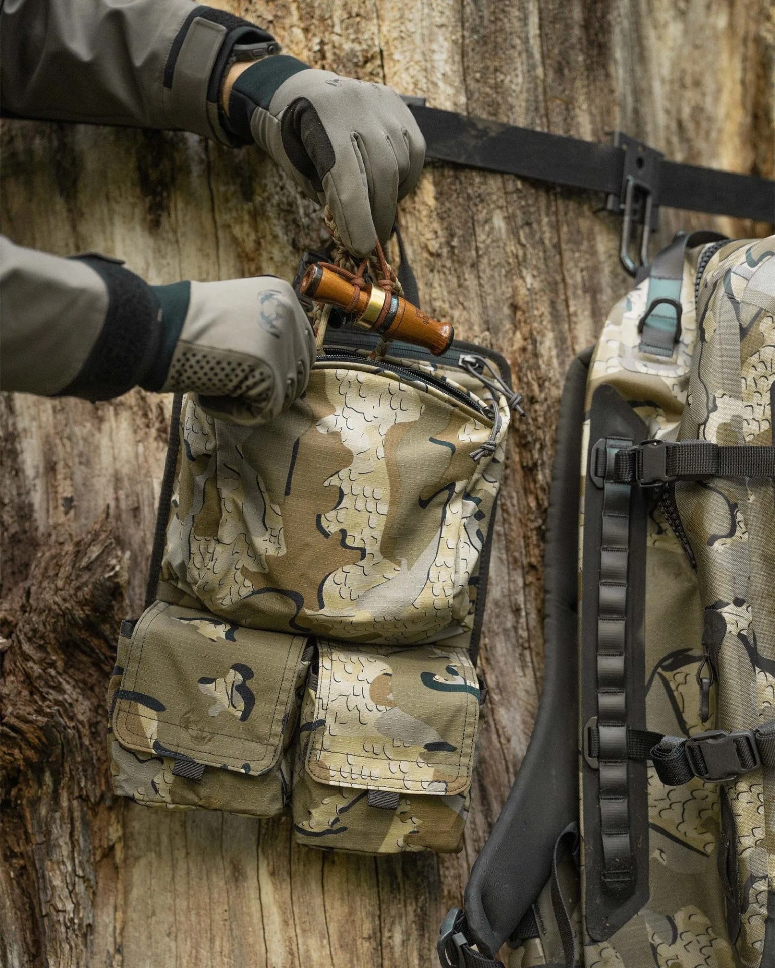 kuiu deltastorm 2200 submersible backpack