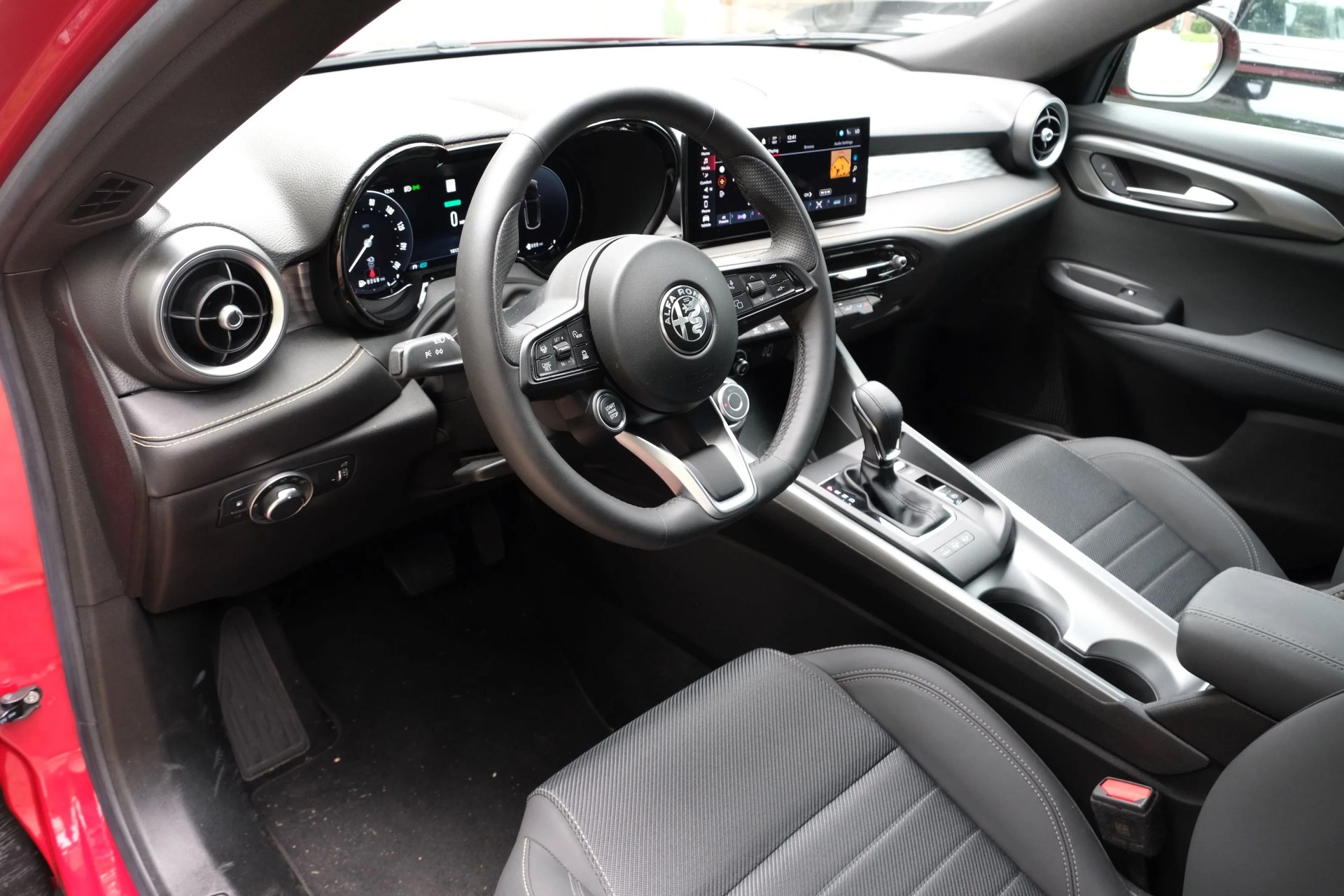 alfa romeo tonale crossover interior
