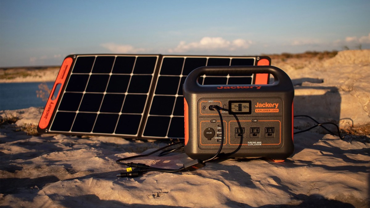 Jackery Explorer 1000 Power Station Review: Making Off-Grid Living Easy |  Gear Patrol