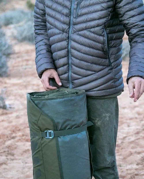 man carrying born outdoor badger bed 30