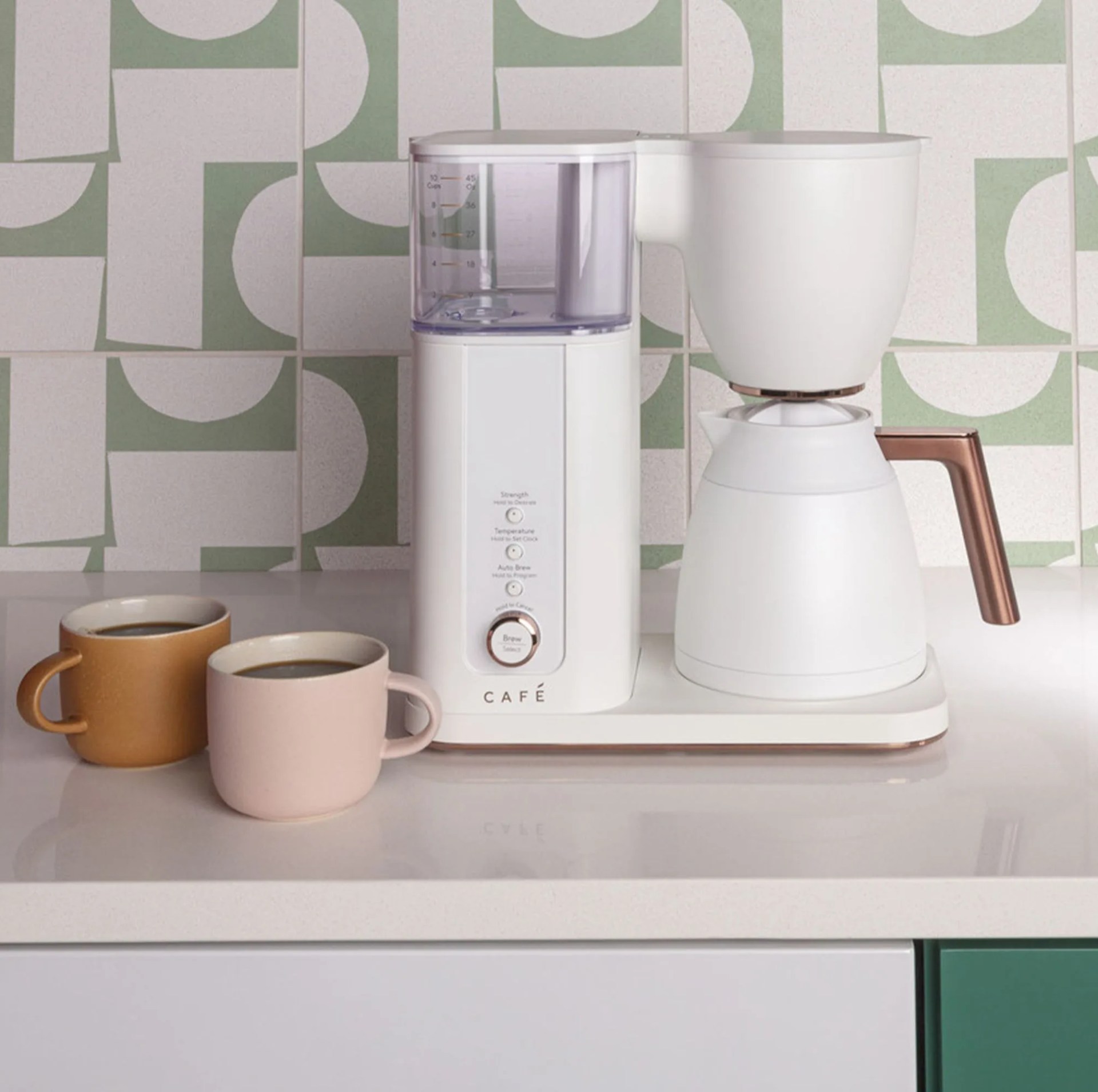 caf&eacute; specialty drip coffee maker