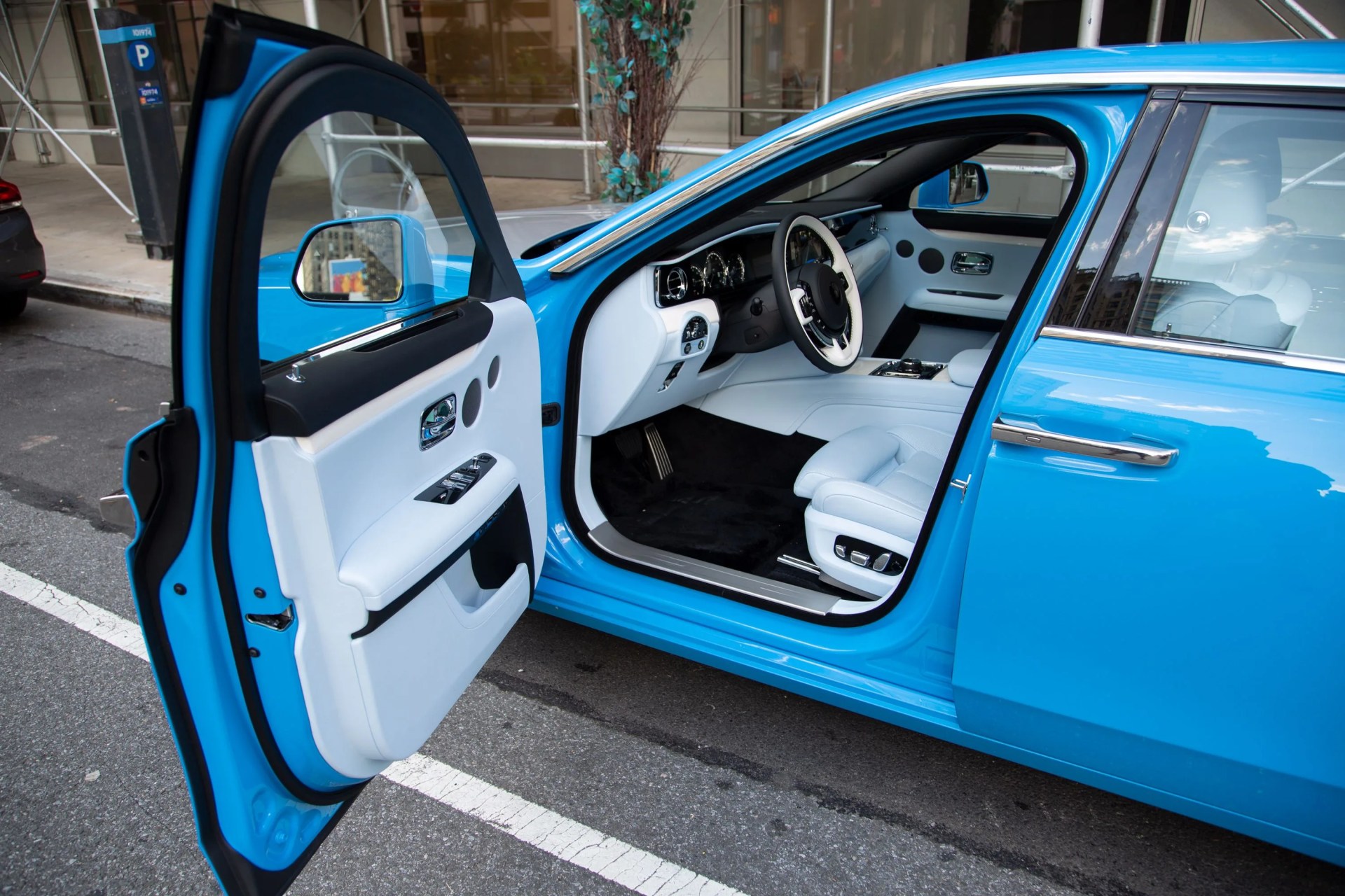 rolls royce ghost blue