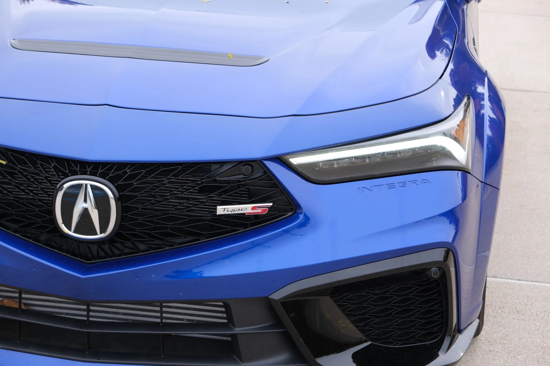 the front of a blue acura integra type s