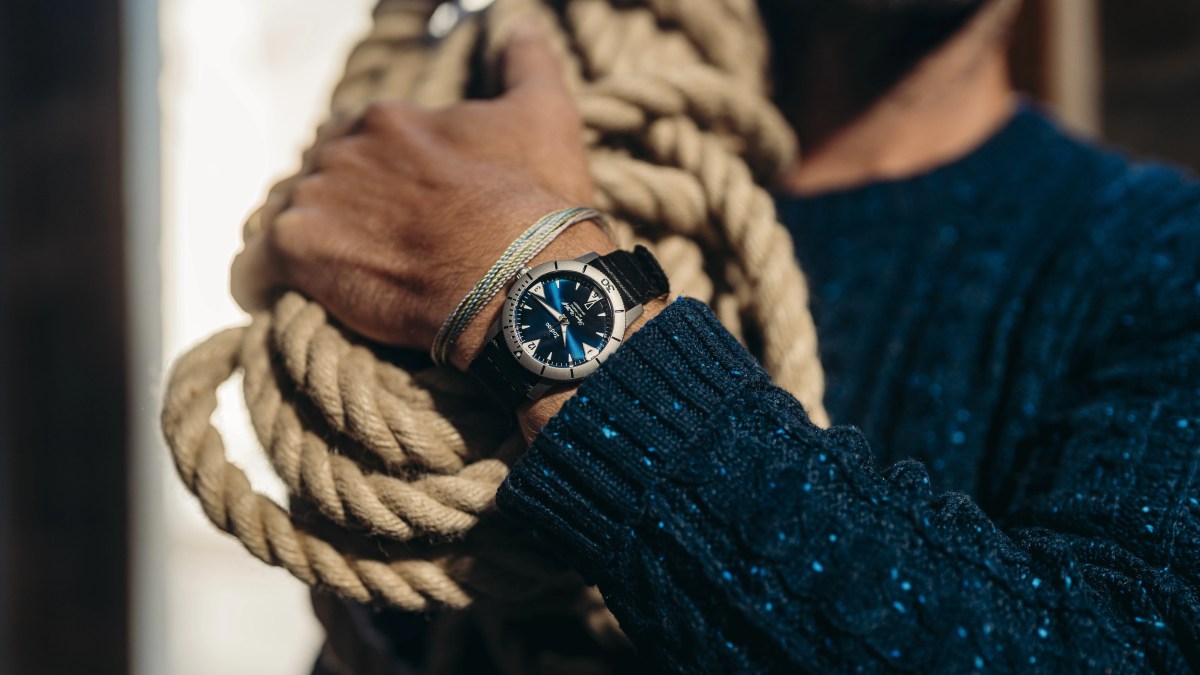 時計 YUKI Huckberry Just Launched a Swiss-Made Titanium Dive Watch for Under