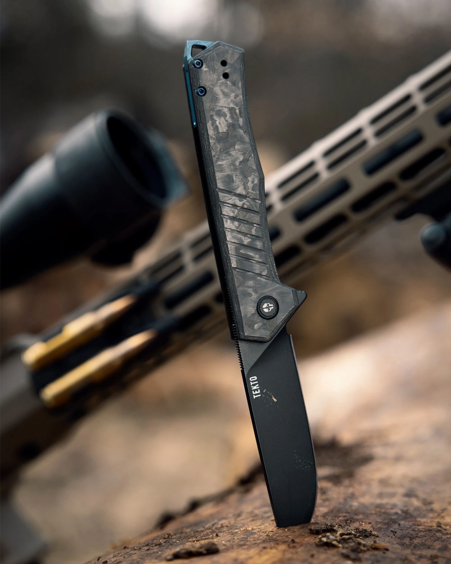 a tekto alpha 1 knife with a black handle