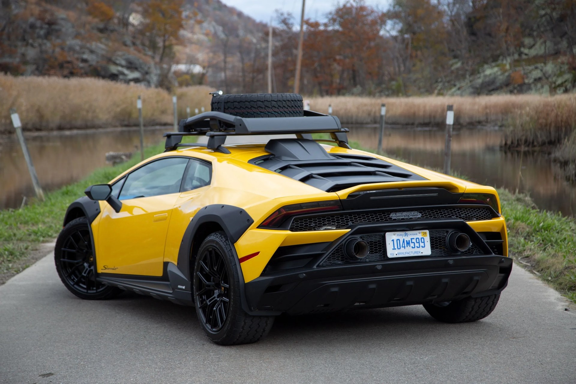 lamborghini huracan sterrato yellow