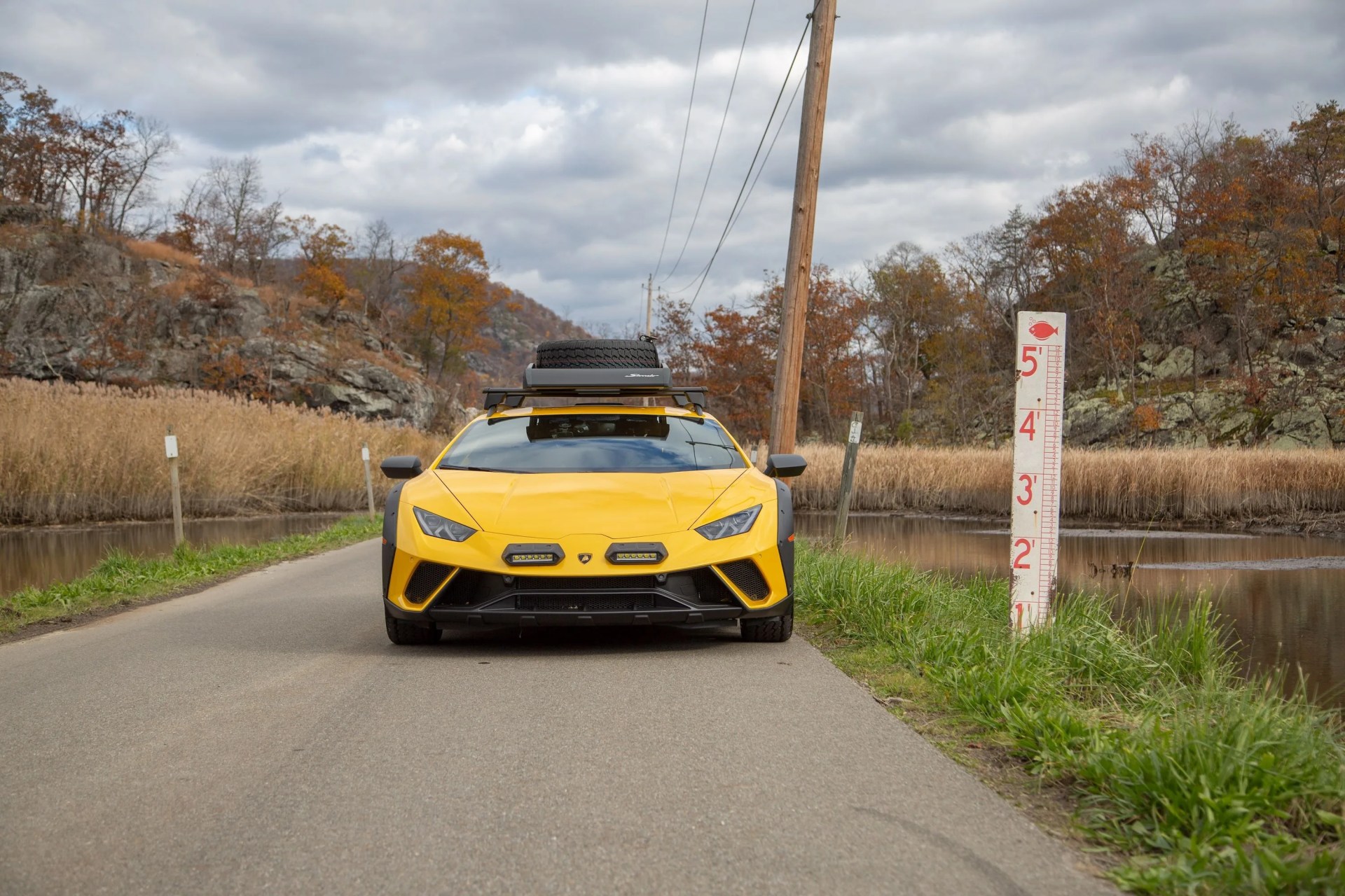 lamborghini huracan sterrato yellow