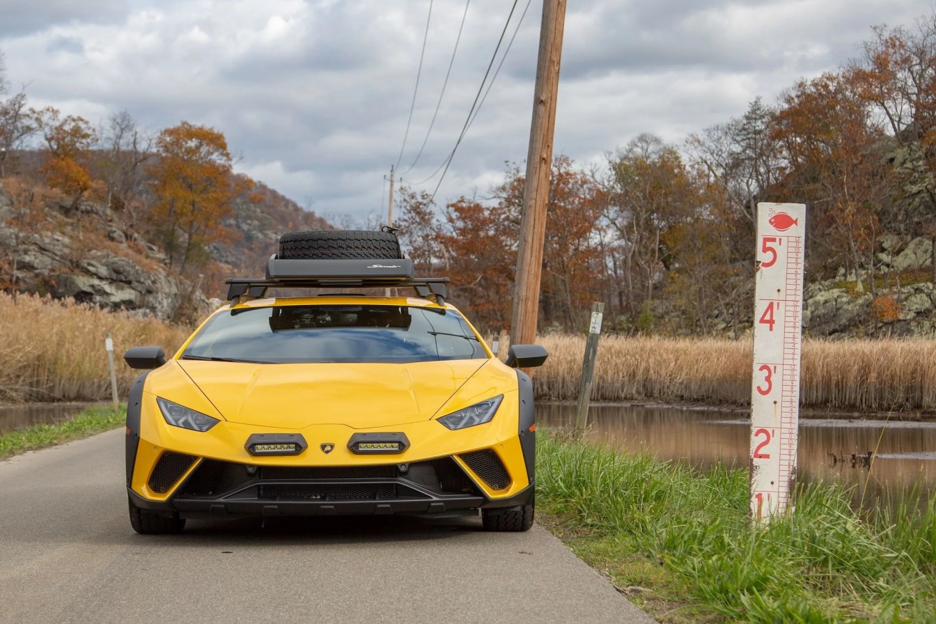 lamborghini huracan sterrato yellow
