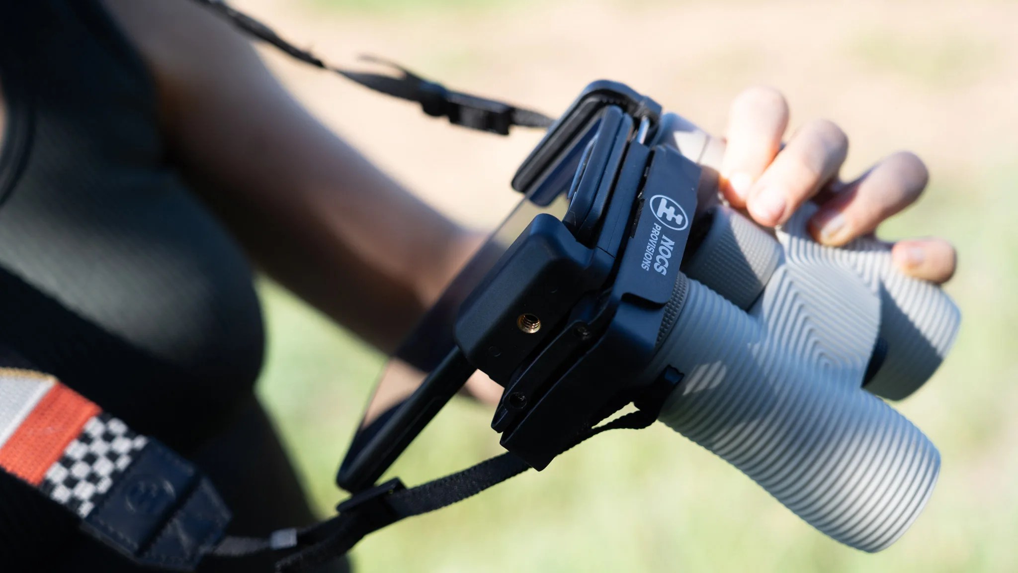 nocs smartphone adapter