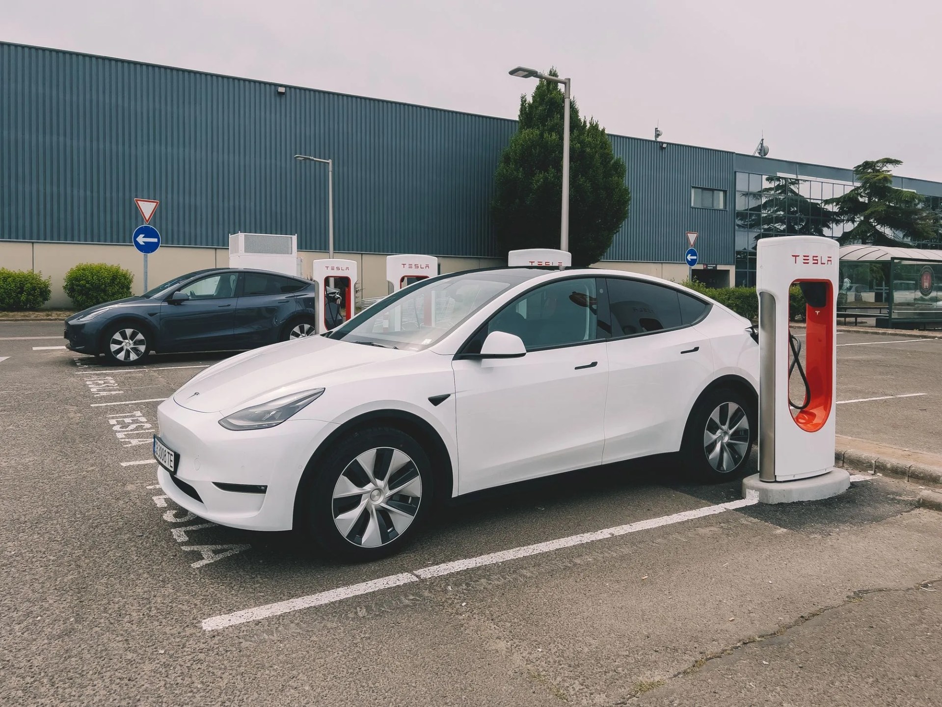 tesla model y 2022 long range