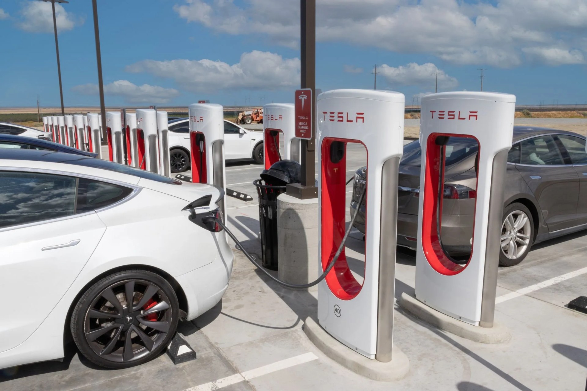 tesla supercharging station kettleman city ca