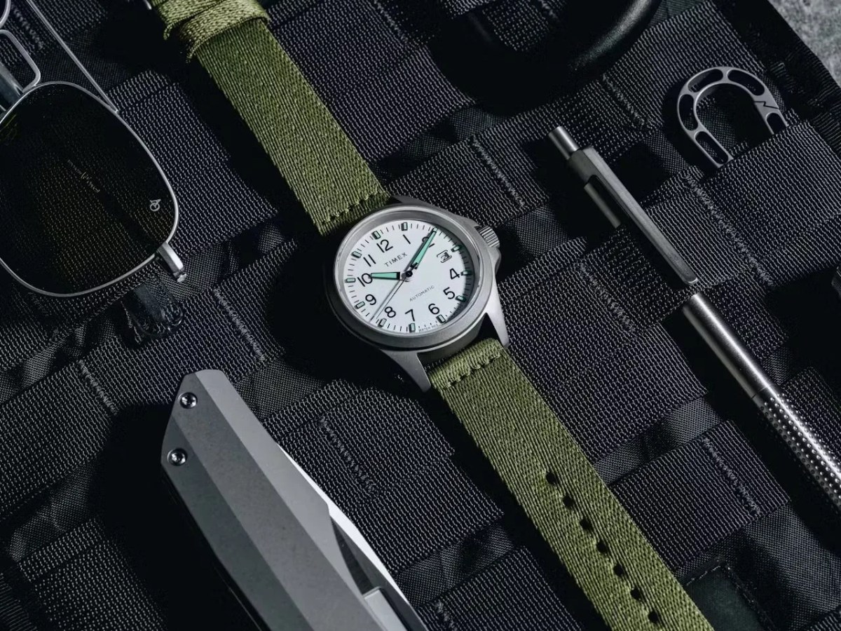 timex-huckberry-titanium-field