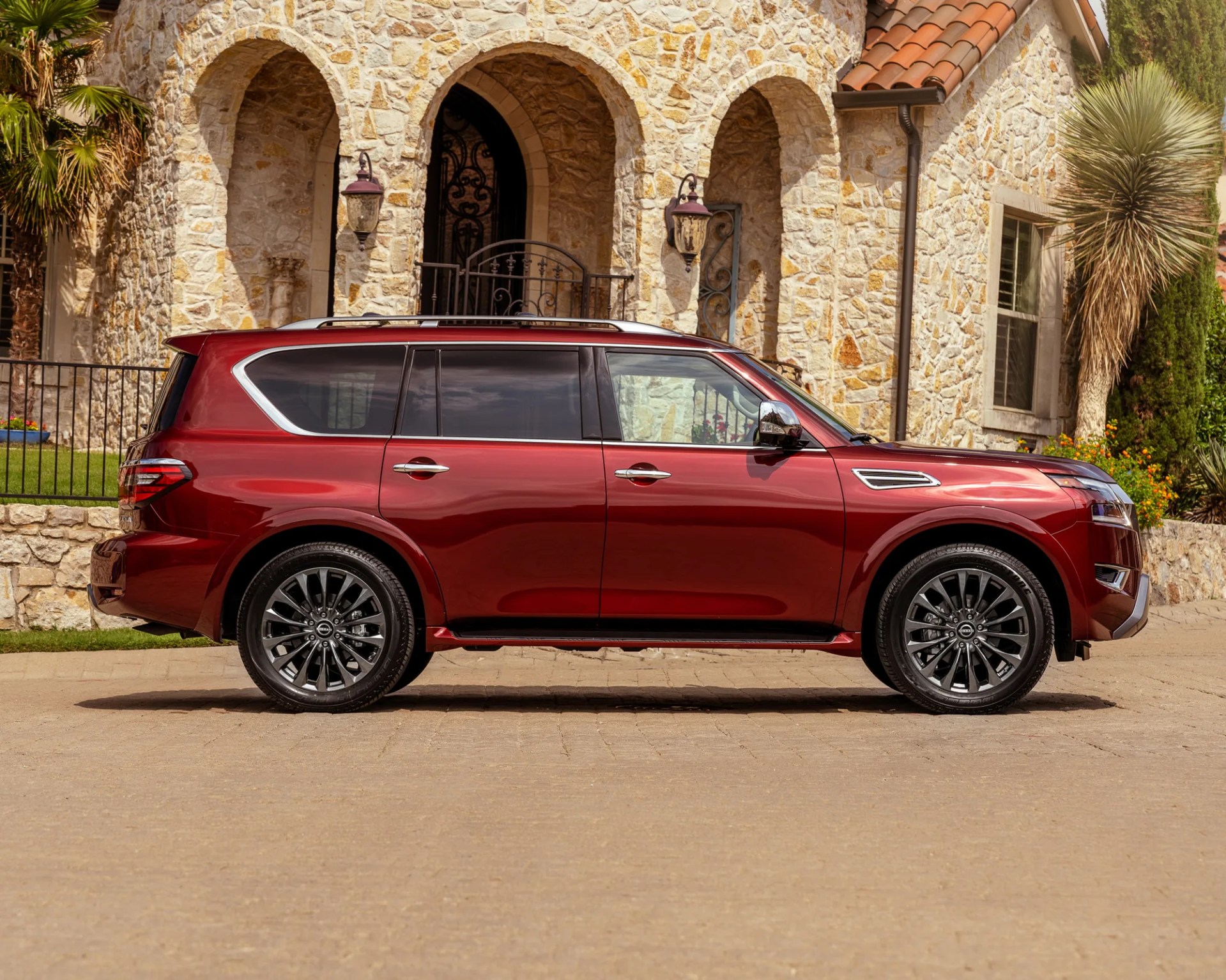 2024 nissan armada side view