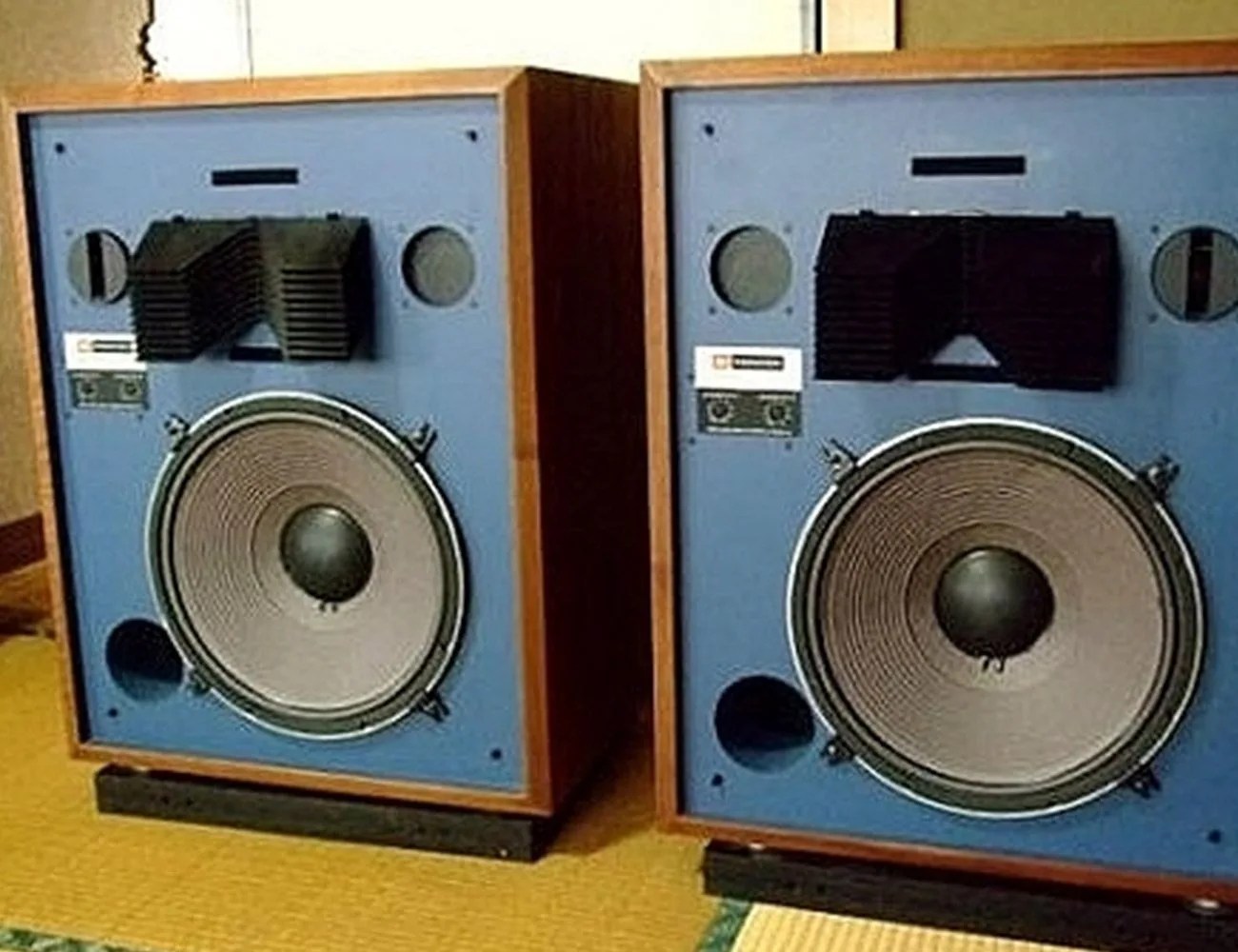 Crucial Tips to Follow When Buying Vintage Speakers