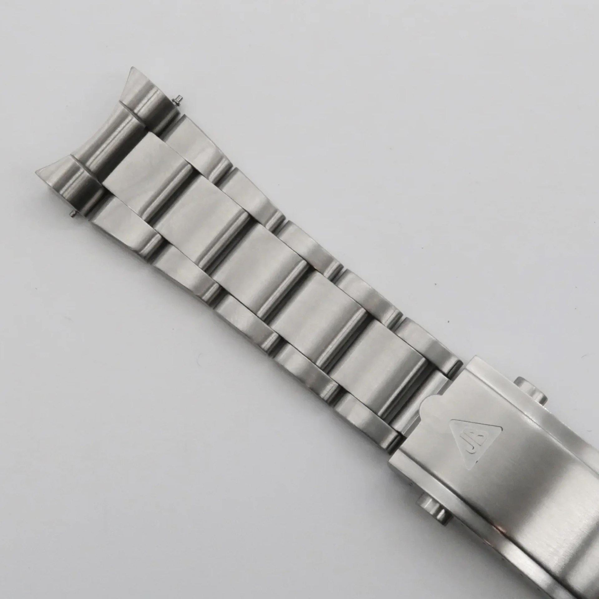 These Premium Bracelets Offer New Life to Your Old Seiko Diver