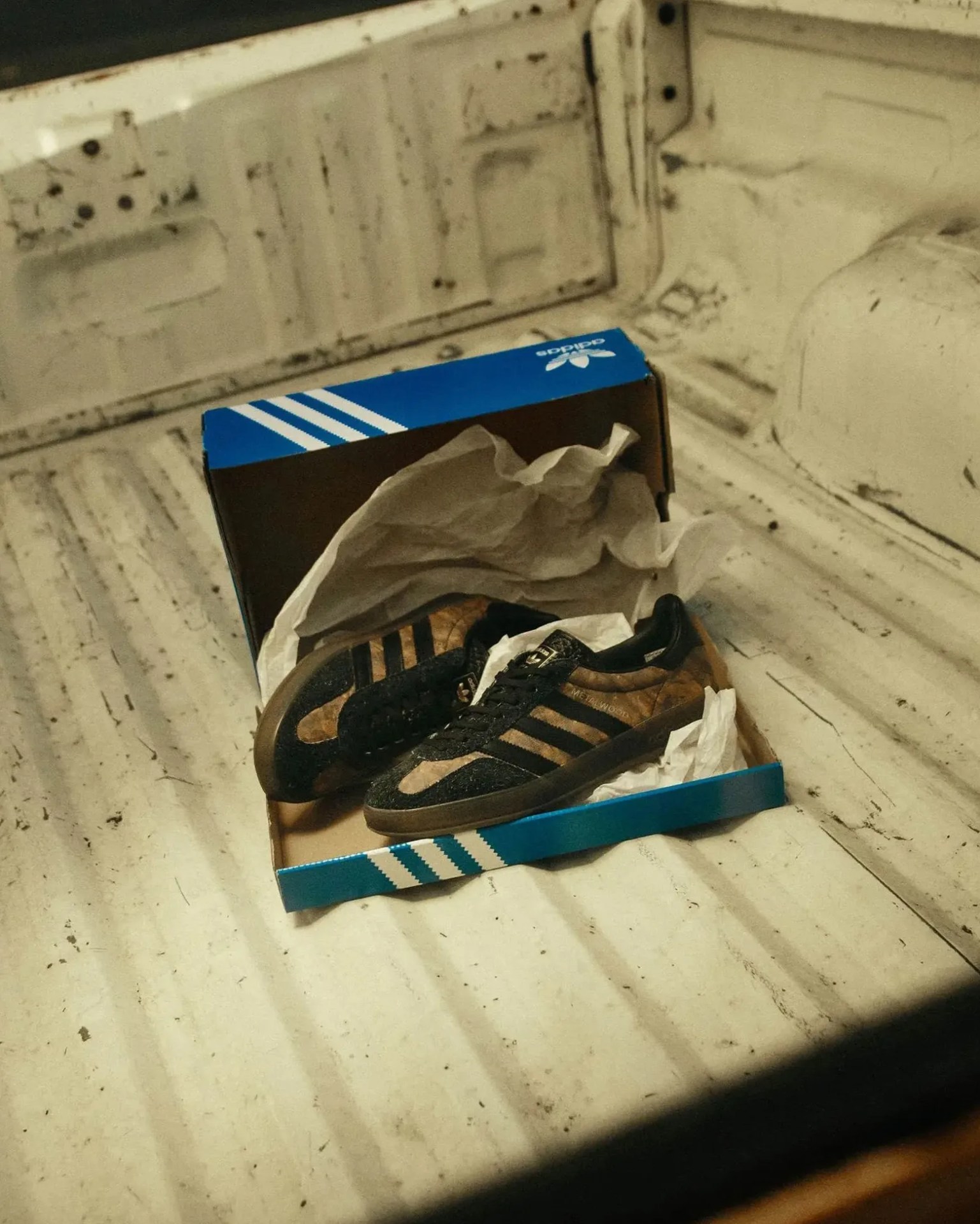 adidas gazelle silver green womens Adidas Jeremy Scott 'Camo Bear' Sneakers 43 1/3 eu – único13 main image 1