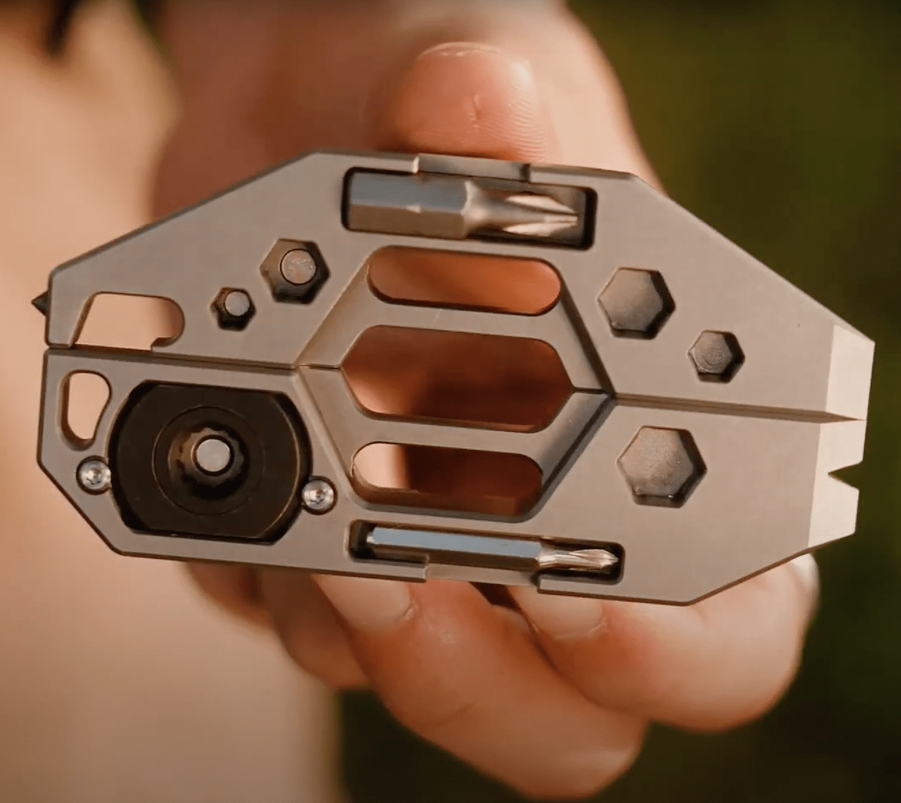 blade shadow product card