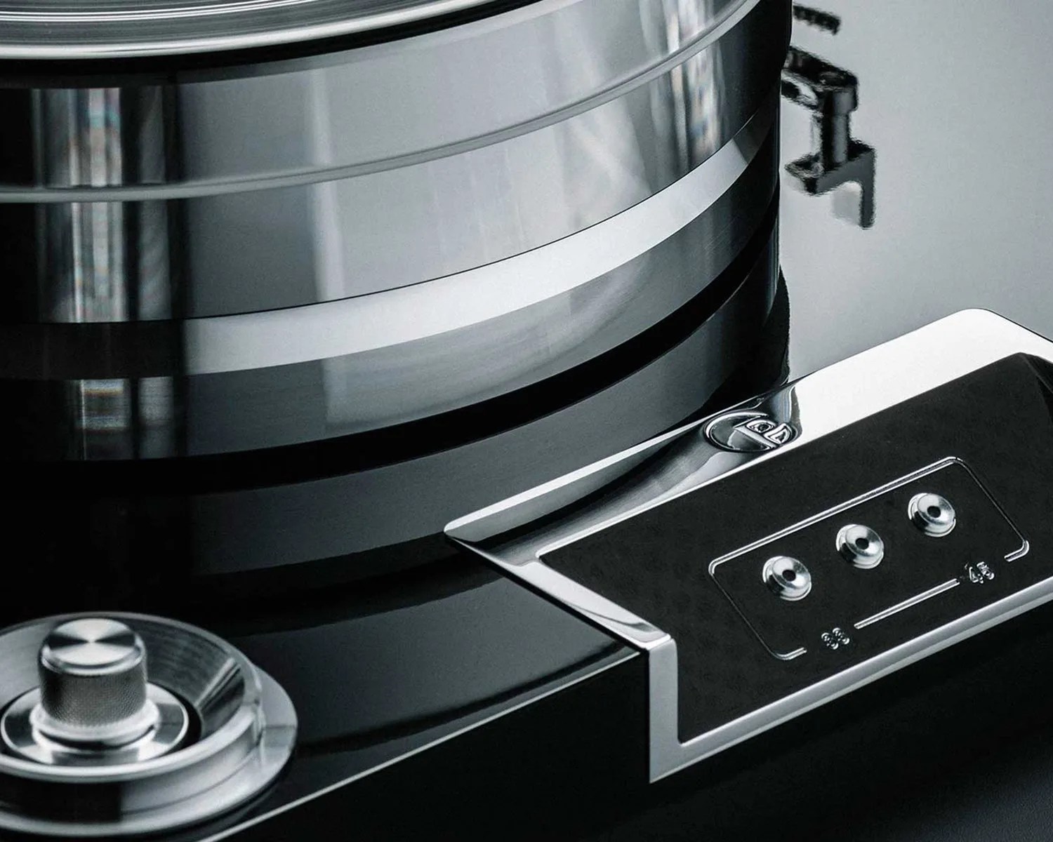 Pro-Ject Signature 12.2 turntable