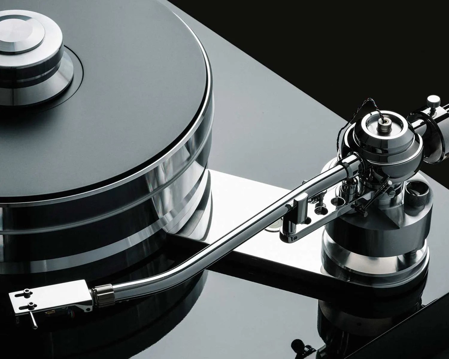 Pro-Ject Signature 12.2 turntable