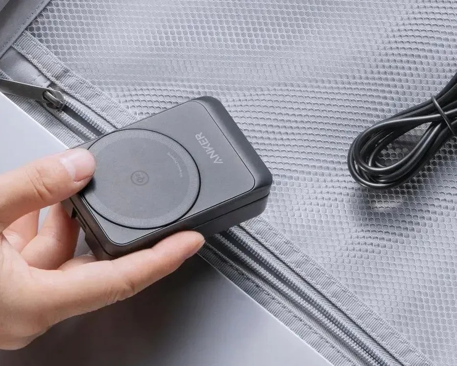 Anker MagGo Foldable Travel Charger