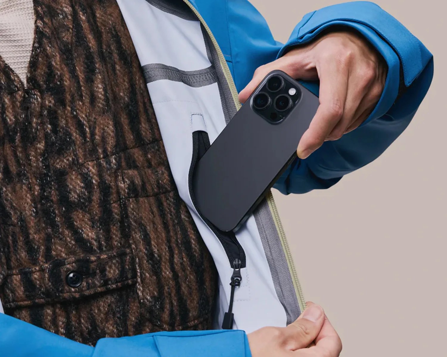 nivis protego pro shell aerogel pocket