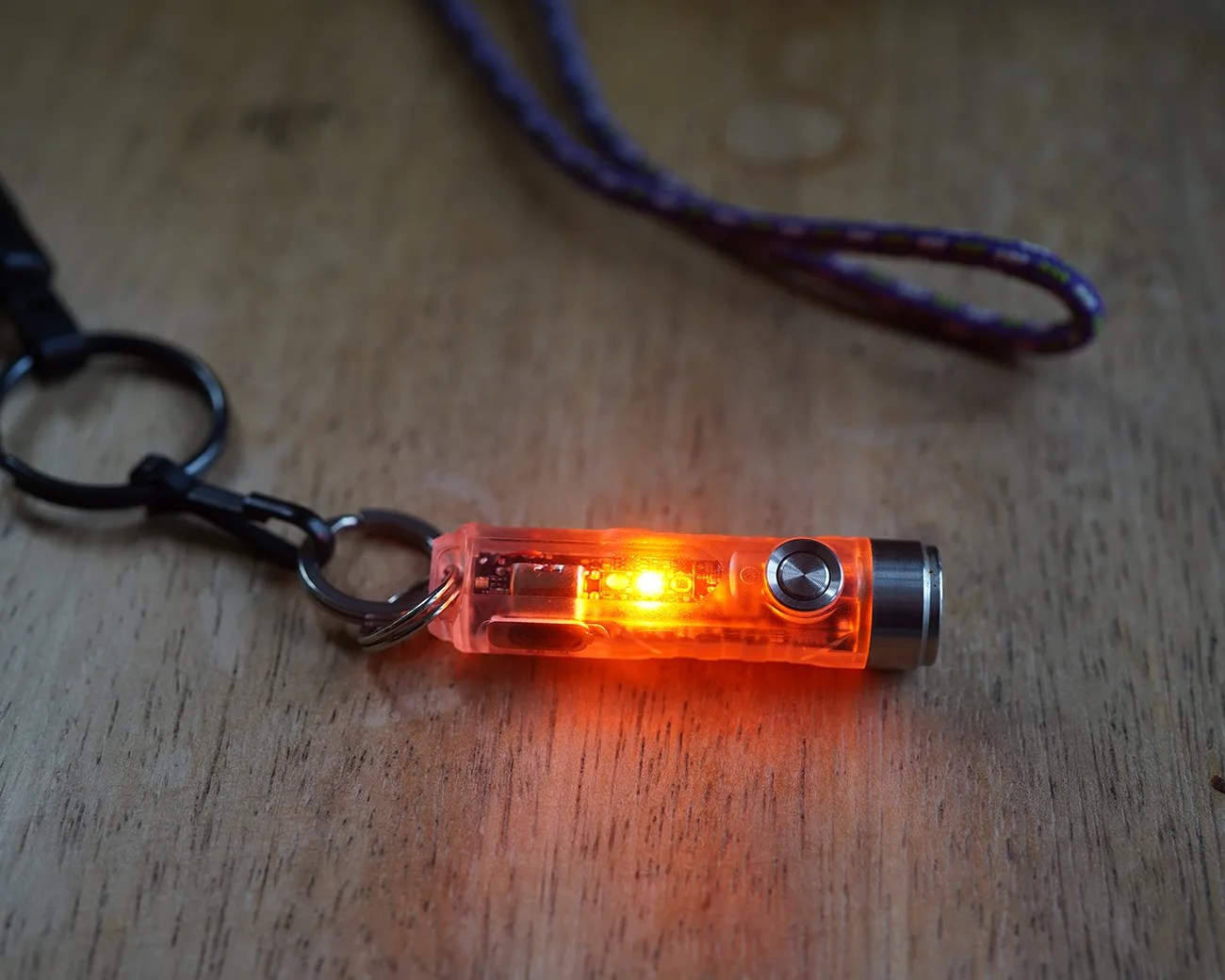 RovyVon Aurora A8 flashlight