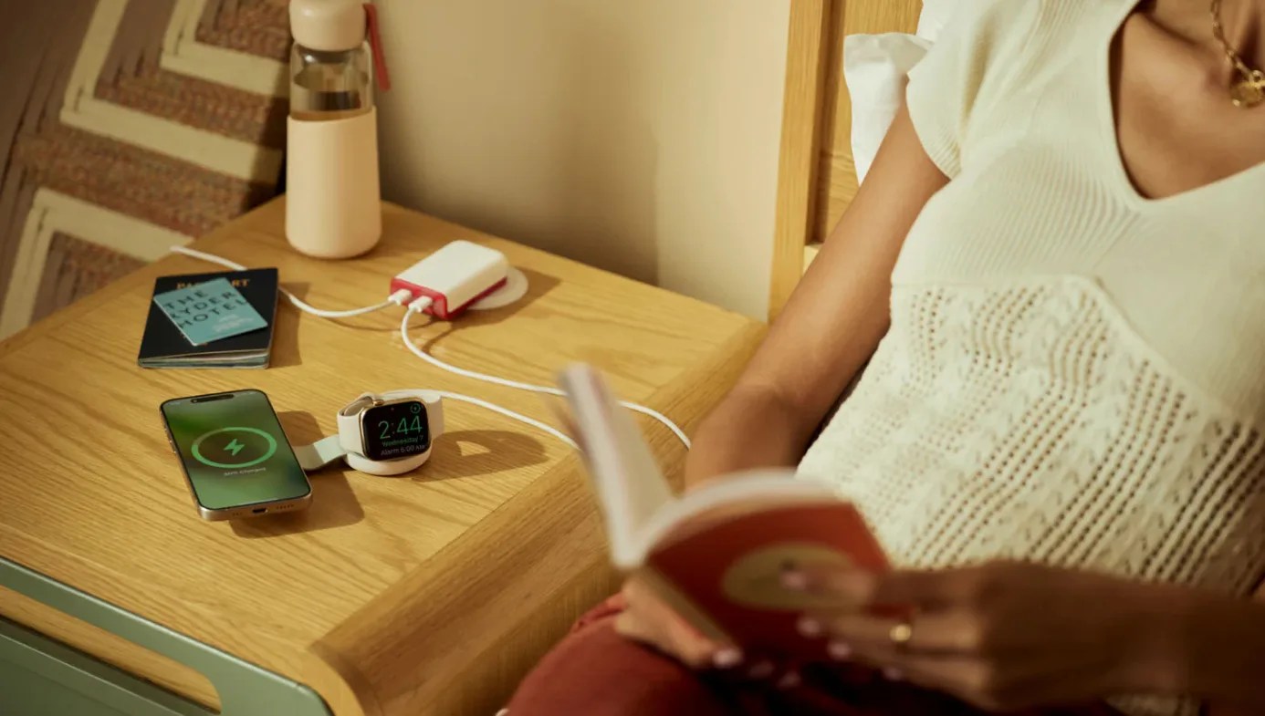 Twelve South Butterfly SE travel charger