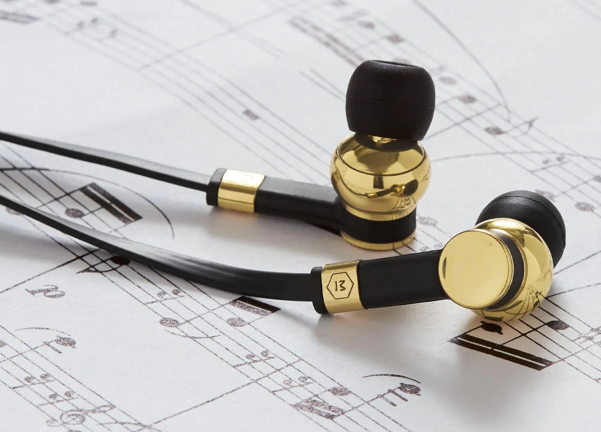 MASTER & DYNAMIC ME05 有線イヤホン ゴールド/ブラック MASTER &DAYNAMIC ME05 INEAR WIRED HEADPHONES BRASS BRAND New With