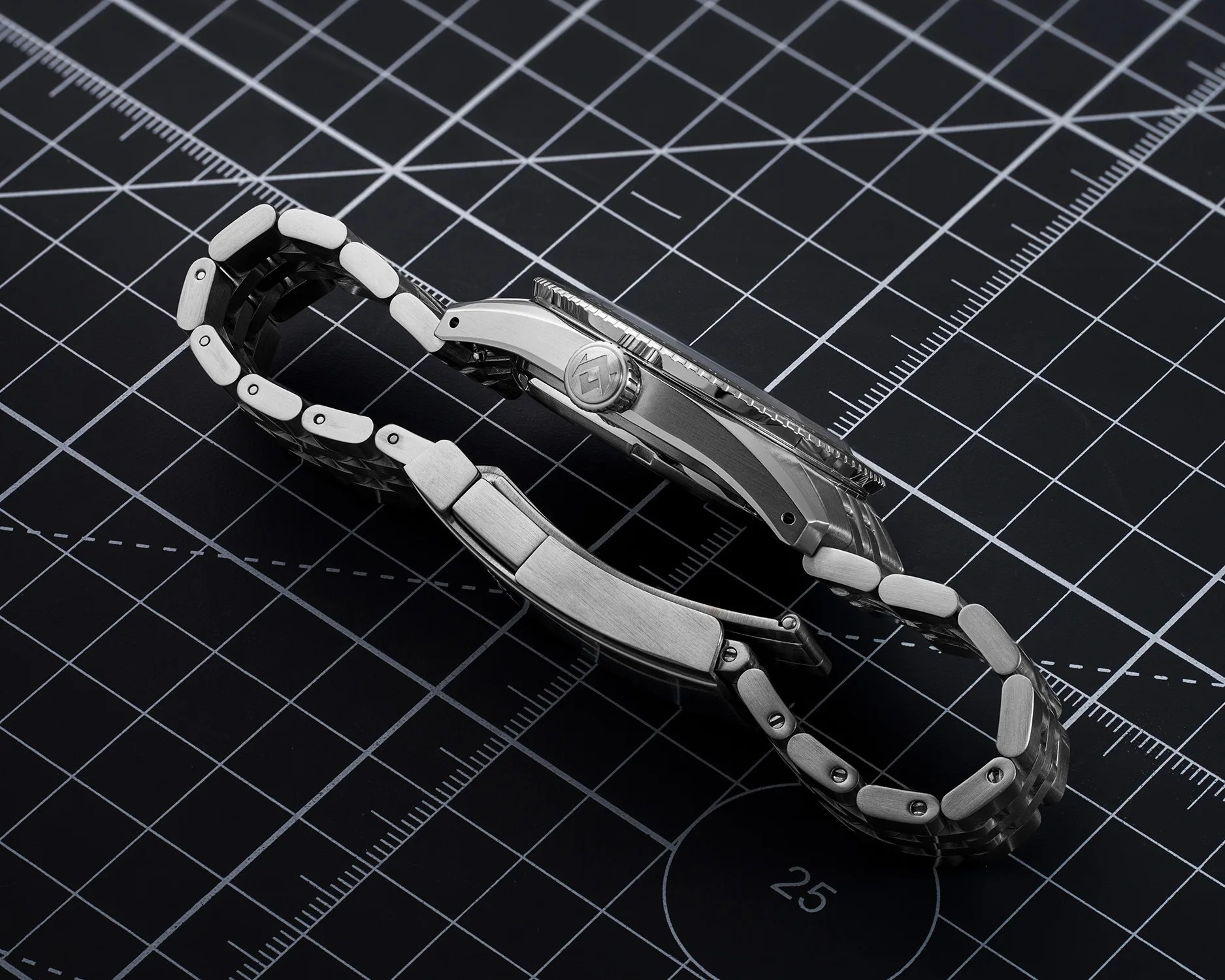 a nodus pilot watch seen from the side