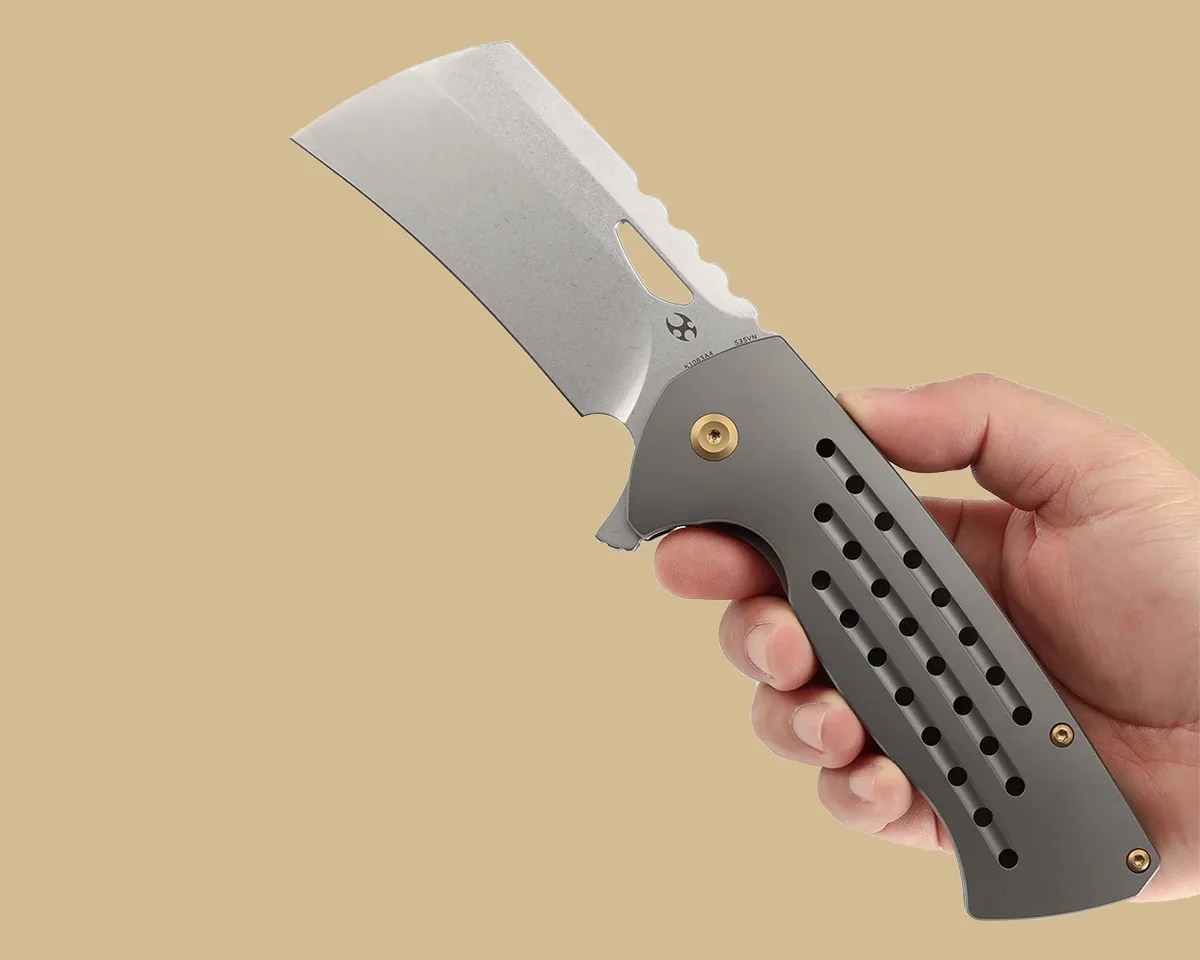 Kansept Leviathan knife in hand on tan background