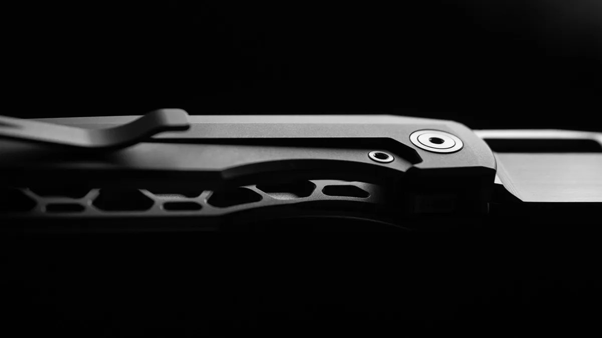 Closeup of Vero Engineering 3.3 knife lock
