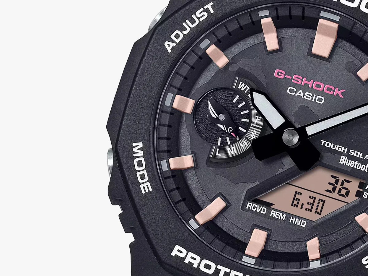 g-shock-penguin-close-up-gear-