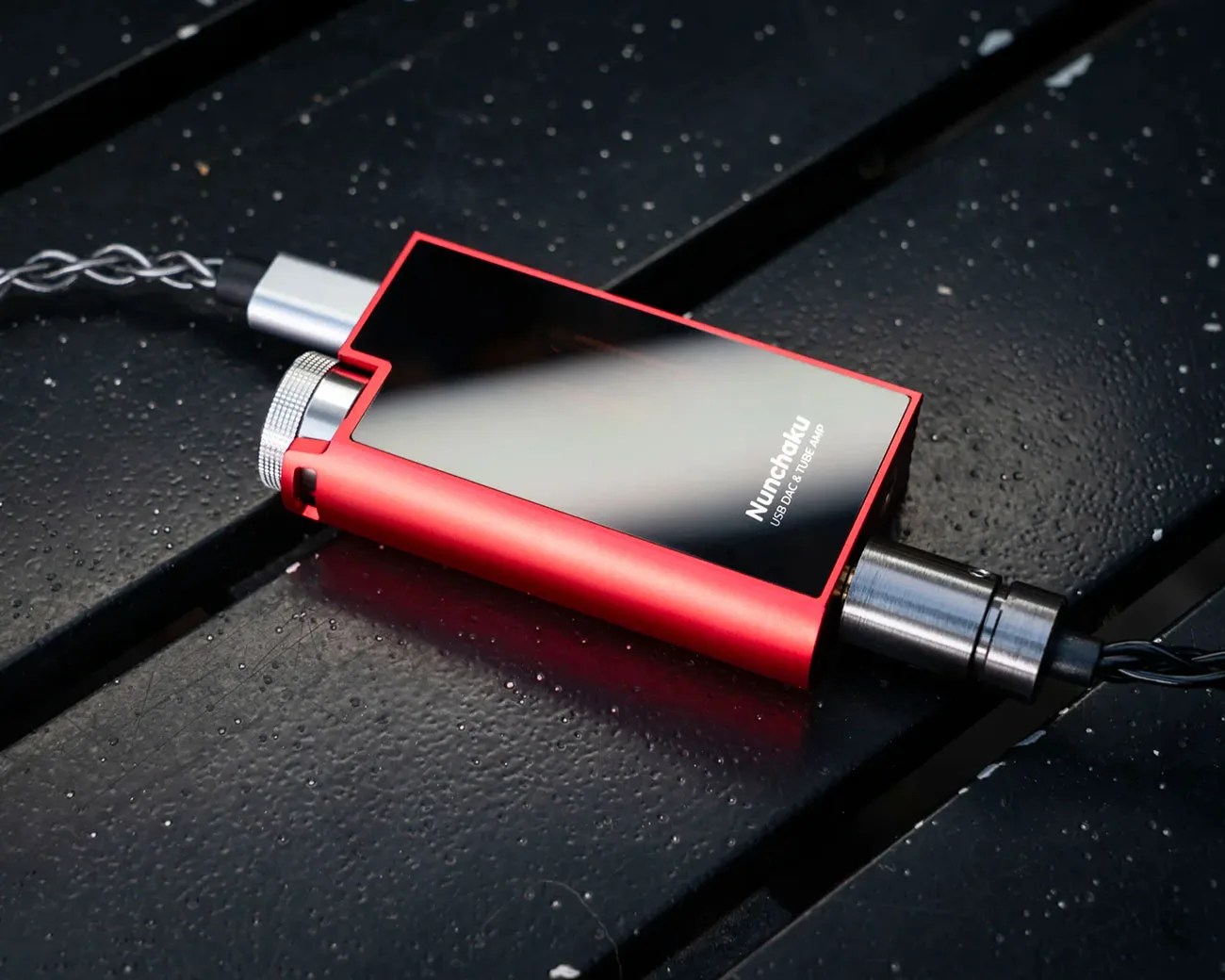 This Tiny Hi-Fi Gadget Is a Portable Tube Amp for Your iPhone