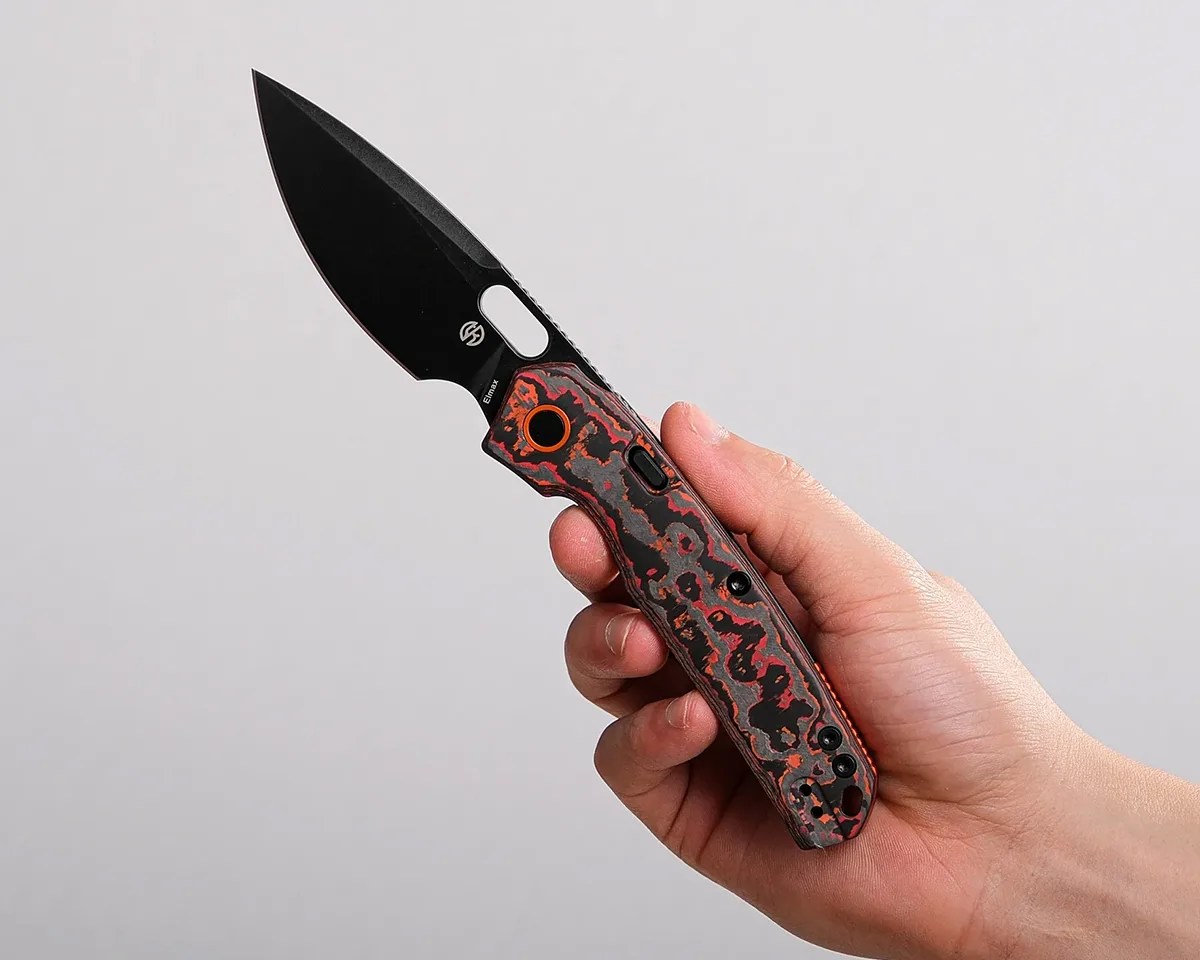 Vosteed Psyop Elmax knife in hand