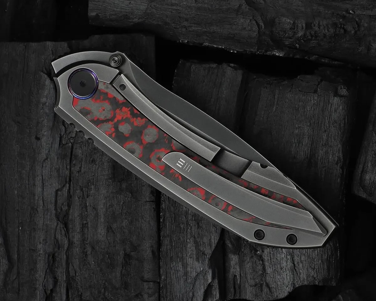 We Knife Winsome knife on charcoal background