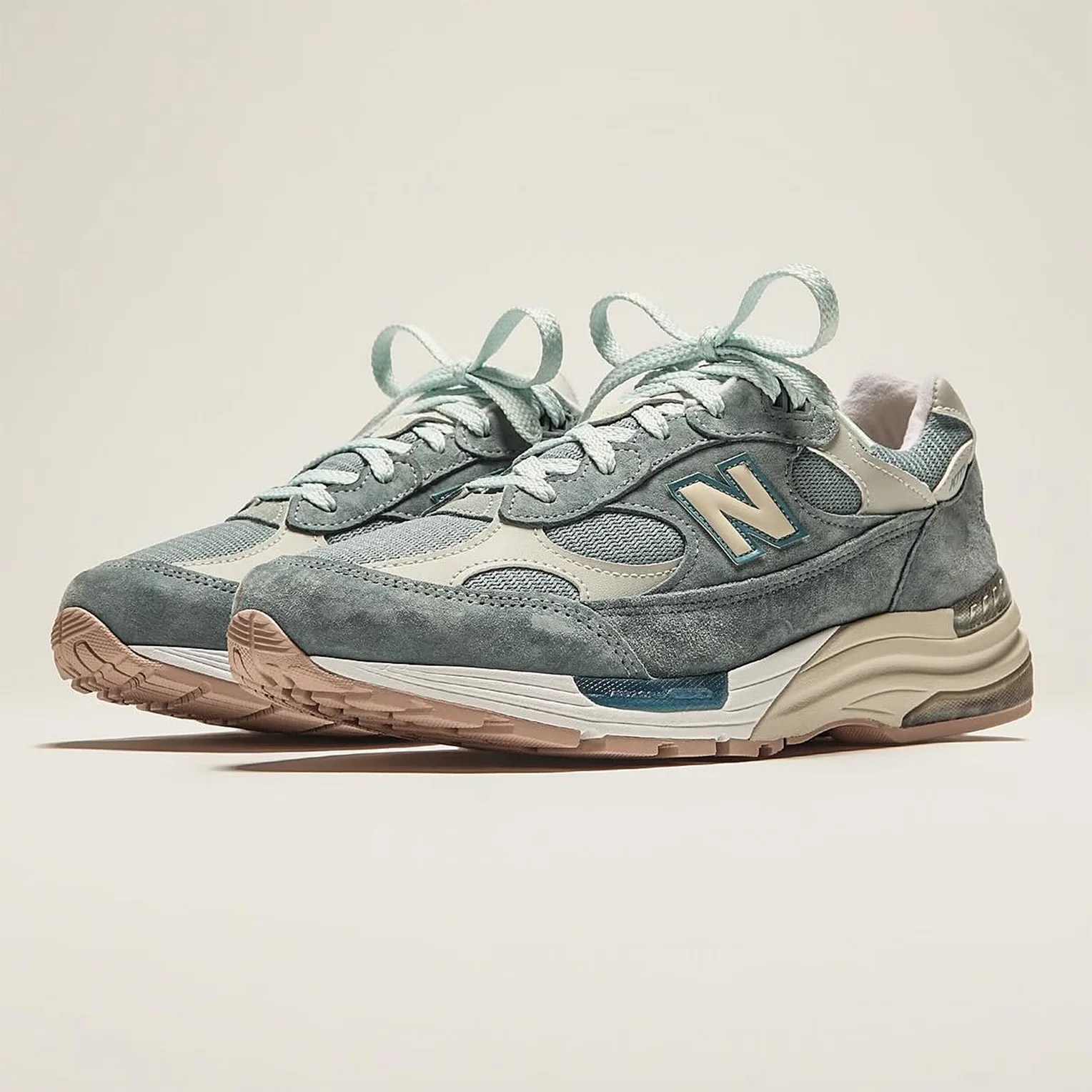 the front of a pair of new balance sneakers
