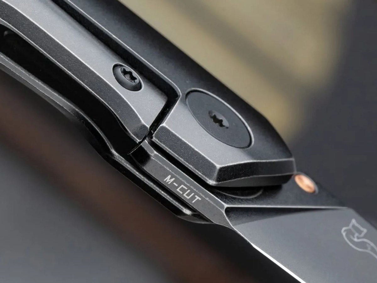 This Sleek Minimalist Knife Puts a Unique Spin on a Traditional