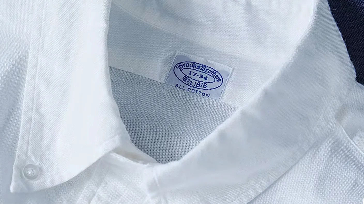 the collar of a white oxford shirt