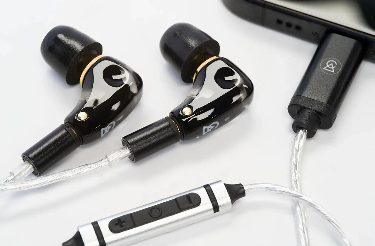 イヤホン CampfireAudio Axion First-run edition Axion - Multiverse III First-Run Edition – Campfire Audio