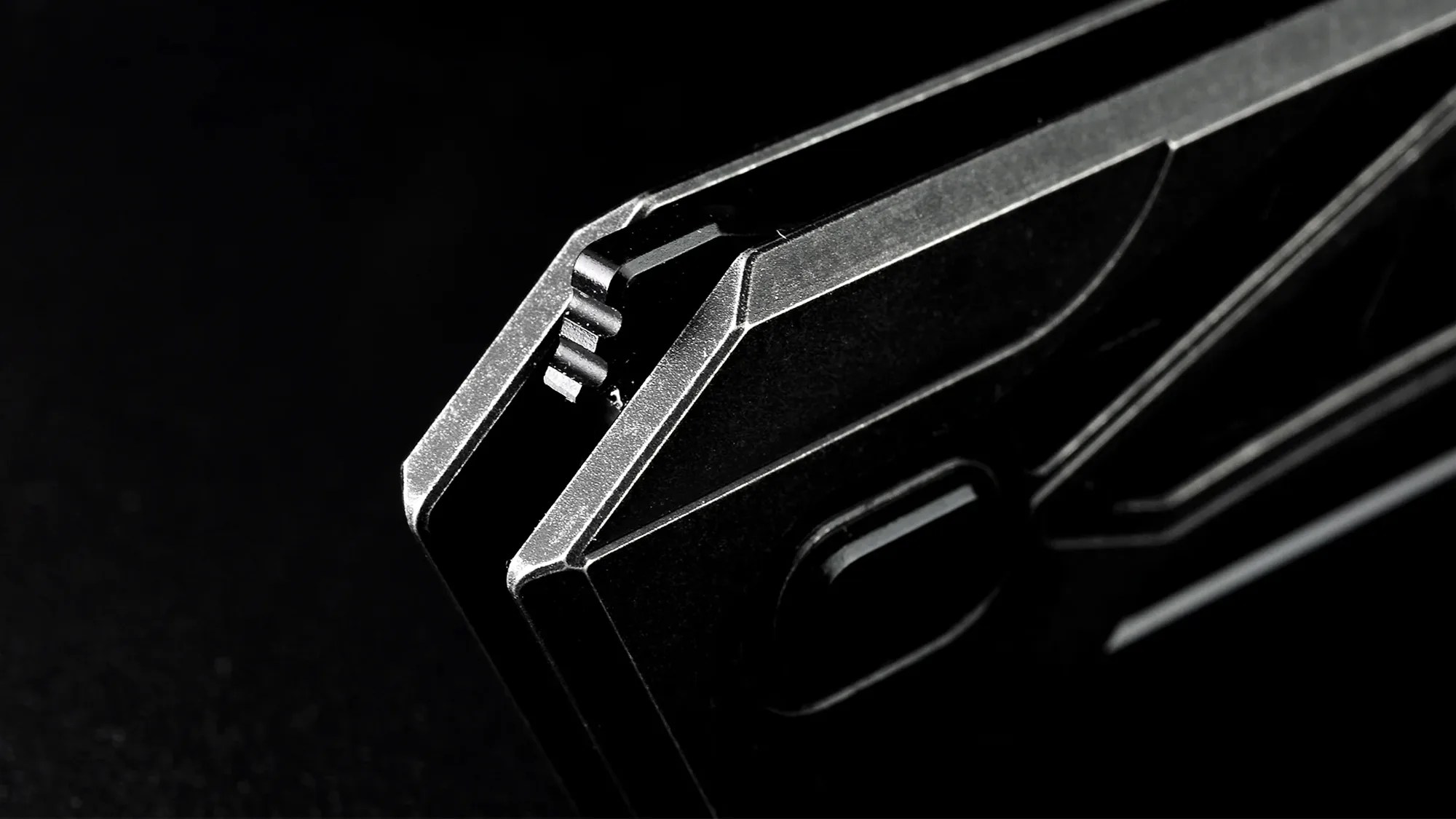 Avian Knives Topaza V1 flipper closeup