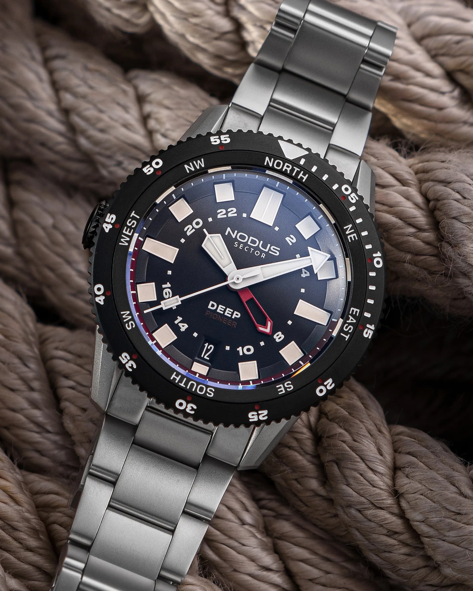 a black Nodus dive watch