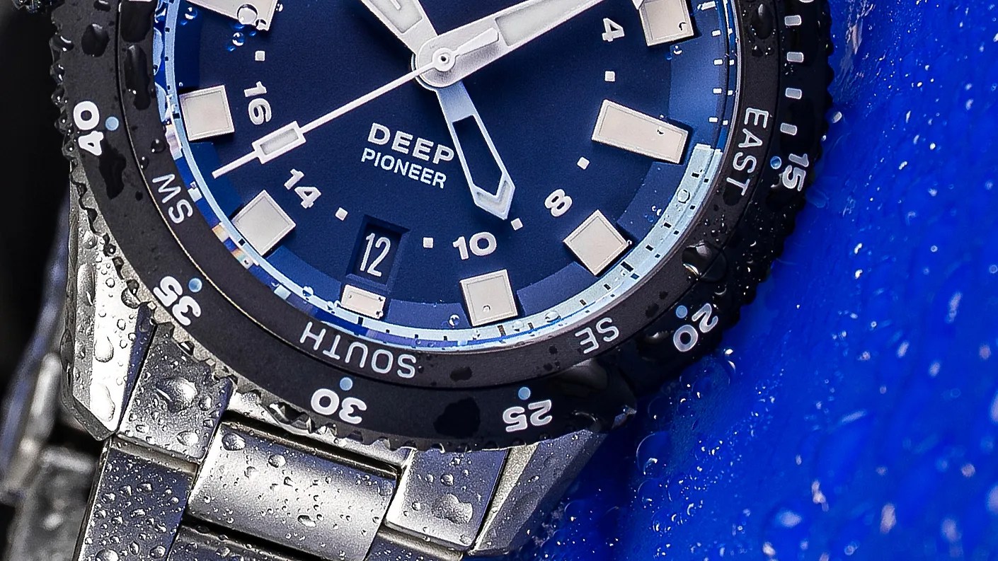 the dial and bezel of a Nodus dive watch