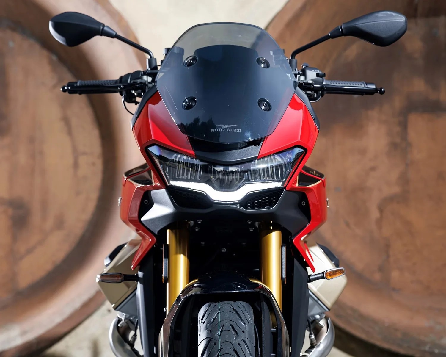 moto guzzi v100 mandello wind tunnel face