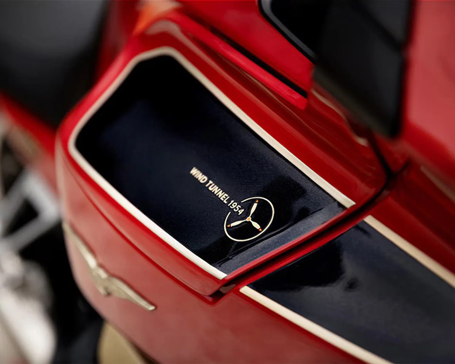 moto guzzi v100 mandello wind tunnel tribute detail