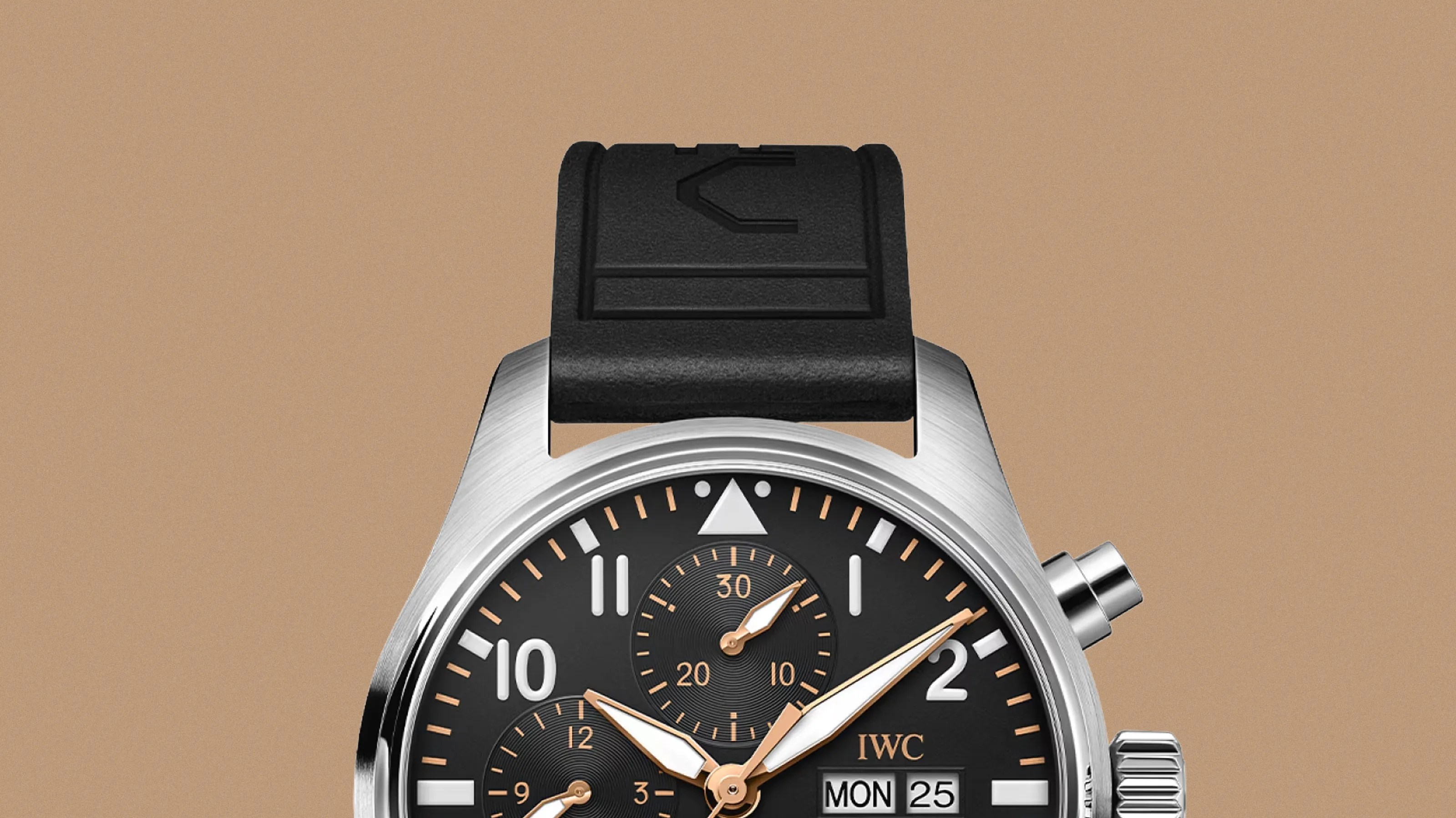 Bu gişe rekorları kıran kronograf sessizce bölücü bir tasarım seçeneğini çiviler